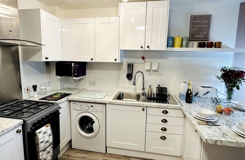 Dartford Apartment | NKN Cosy Maisonette Dartford Station Free Parking