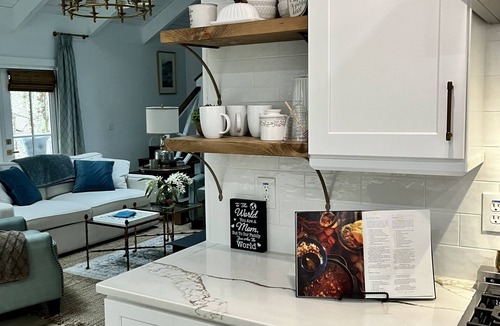 Scaly Mountain Cottage | nMODERN FARMHOUSE RETREAT WITH POND VIEW - ADULTS ONLY