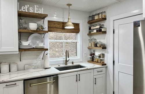 Scaly Mountain Cottage | nMODERN FARMHOUSE RETREAT WITH POND VIEW - ADULTS ONLY