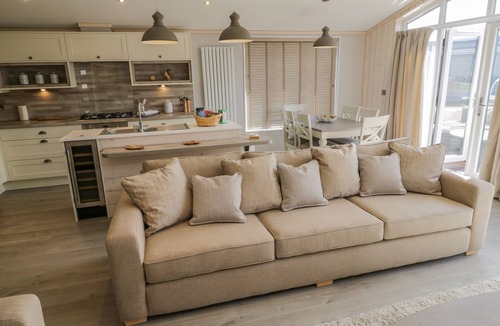 Runswick Bay Cottage | NO. 27 THE CRAB POT, pet friendly, with a garden in Staithes