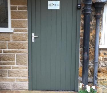 Castle Cary Apartment | @ No.4