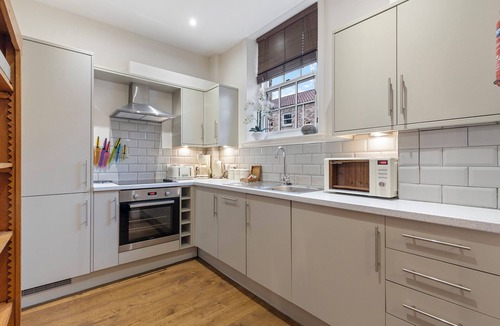 York House | No. 4 - Oak Tree Cottage - Pass the Keys