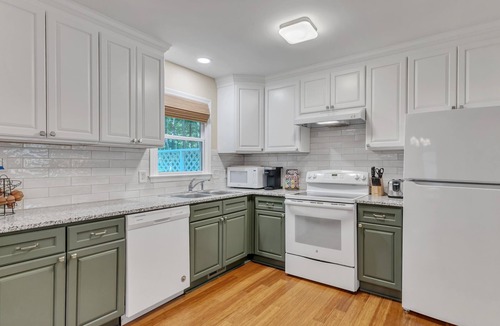 Cary Cottage | NO CLEANING FEE! - Longer Stay Discounts! Backyard Chickens!