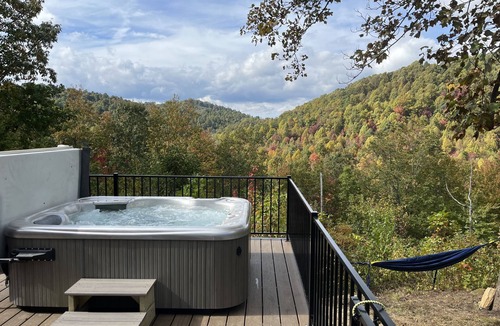 Lynn Cabin | NO LONGER AVAILABLE because of Hurricane Helene