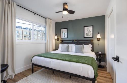 Hillsboro Village Apartment | No Stairs Condo by Vanderbilt and Belmont, 3 miles to Downtown