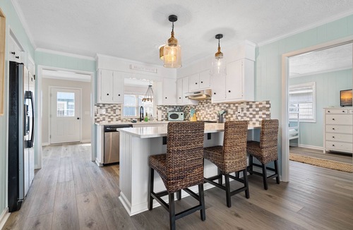 Sunset Beach House | No Worries Sunset Beach-Coastal Bungalow, Walk to the beach