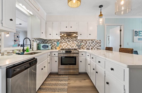 Sunset Beach House | No Worries Sunset Beach-Coastal Bungalow, Walk to the beach