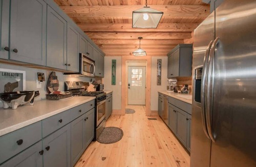 Zirconia House | Noah's Ark Escape~$375 Free Activities Daily