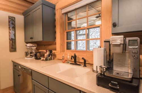 Zirconia House | Noah's Ark Escape~$375 Free Activities Daily