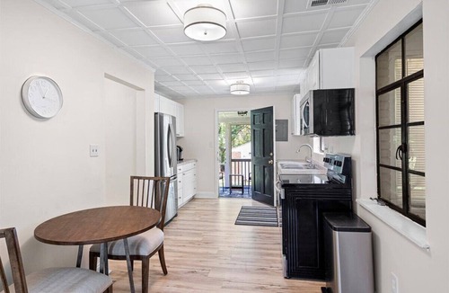 Hidden Valley House | Noda Home w Yard Perfect For Digital Nomads 250 Mbps Fiber!