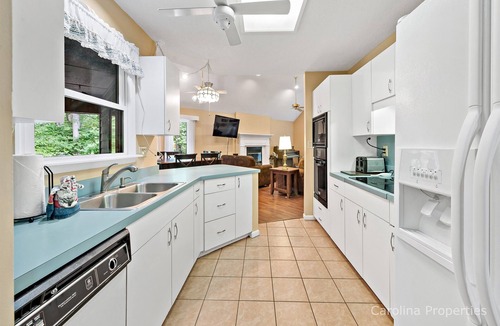 Lake Lure House | Noll House by Carolina Properties - Walk to Resort Amenities, Game Room!