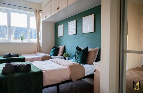 Reading Apartment | 'Nomadic Nest' 2-Bed Executive Coach House + Free Parking!