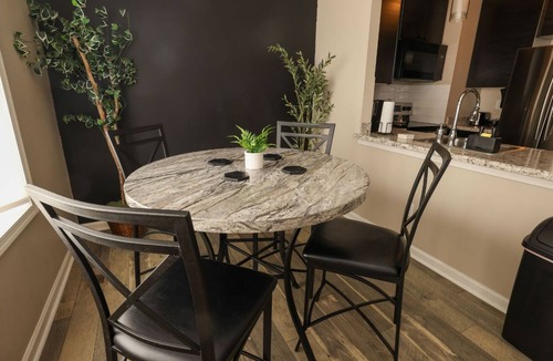 North Raleigh House | North Hills/Gym/Sauna/Massage Chair/Pool