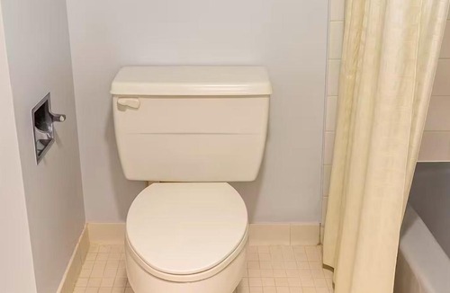 Tougaloo Apartment | North - King Bed Hotel Studio 322