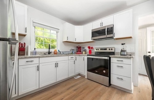 Dallas House | North of Gastonia Cute Cottage w/Comfort & Style