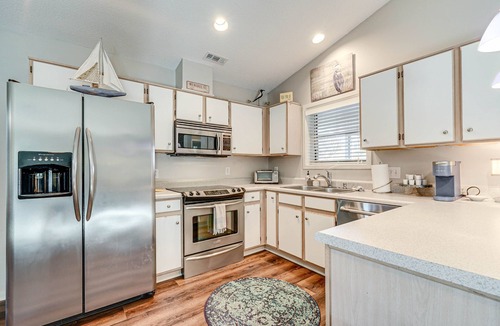 Ogden House | Northeast Wilmington Home ~ 5 Mi to Beach!