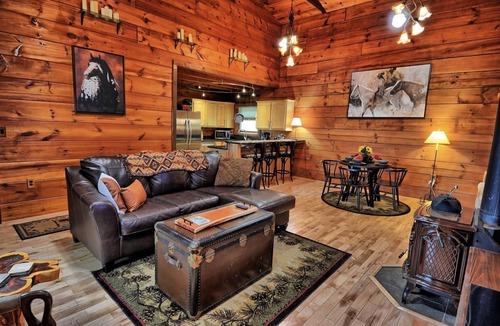 Creston Cabin | Northern Peaks Farm-Open for Bookings! Fire Pit, WIFI, Hot Tub
