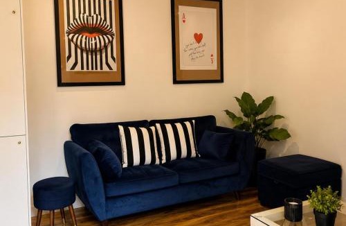 Wilford House | Nottingham Cabin Sleeps 4 - Free Parking & WiFi