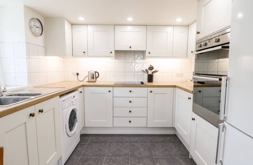 Okehampton Cottage | NUTHATCH COTTAGE, pet friendly, with a garden in Okehampton