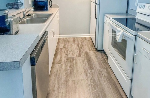 Greenbrier West Apartment | Nyakio Suite - Chesapeake