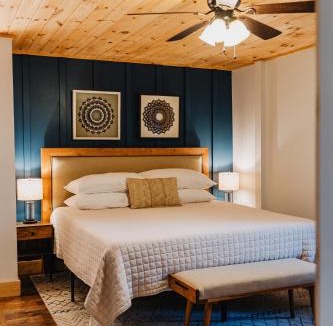 Blowing Rock Apartment | Oak Haven Condo - Downtown Blowing Rock Fully Stocked with 2 King Beds