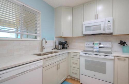 Caswell Beach House | Oak Island Beach Villa 308 Sandy Groves