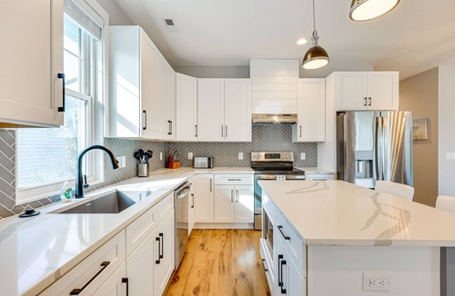 Tranquil Harbour House | Oak Island Coastal Home w/Covered Deck!