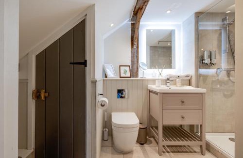 Maelor South House | Oak Tree Hideaway