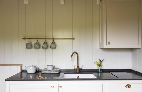Baslow Cottage | Oak Tree Shepherd's Hut Chatsworth Estate