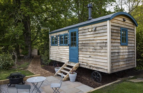 Baslow Cottage | Oak Tree Shepherd's Hut Chatsworth Estate