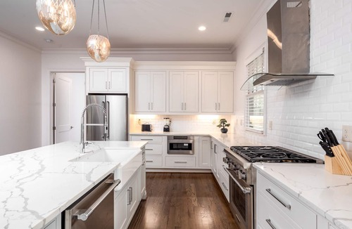 Oakhurst House | Oakhurst Cottage #2 Close to Uptown Charlotte