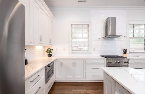 Oakhurst House | Oakhurst Cottage #2 Close to Uptown Charlotte