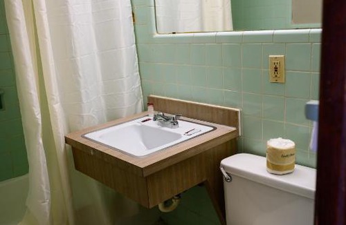 Greensboro Hotel | OAKS MOTEL GREENSBORO NC