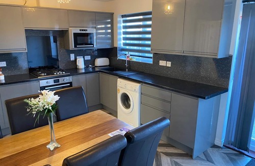 Newcastle-upon-Tyne House | Oasis Abode @ Ashover Newcastle: Two ensuites, and two double beds room.