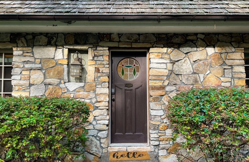 Old Town House | Oasis: Walk to Village, Heated Pool, Putting Green,Fire Pit, Hot Tub, 3 houses