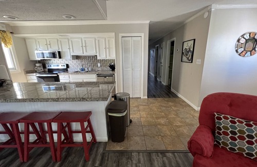 Emerald Isle Cottage | Ocean front 6BR with pool & hot tub