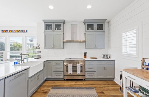 South Beach House | Ocean Front Renovated - Steps To Beach- 4BR 3 Full 2 Half BA Bhi Club Pet