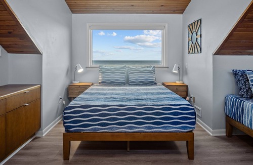 McCutcheon Field House | Ocean front 5 Bedroom 3 bathroom with Gym