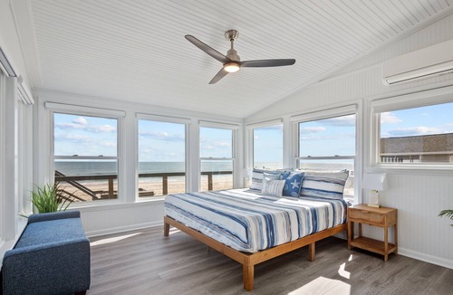 McCutcheon Field House | Ocean front 5 Bedroom 3 bathroom with Gym