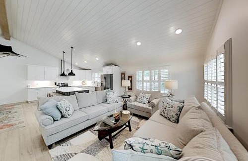 Ocean Isle Beach House | Ocean Isle Hidden Retreat A