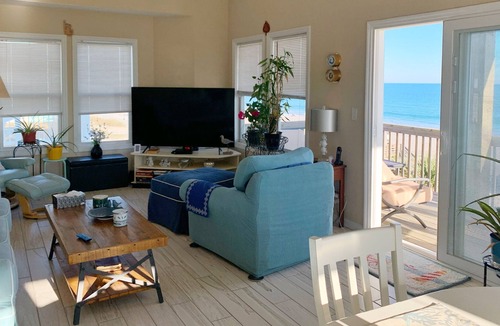 McCutcheon Field House | Ocean Panoramic view with Elevator and 4 bedrooms.
