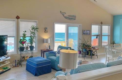 McCutcheon Field House | Ocean Panoramic view with Elevator and 4 bedrooms.