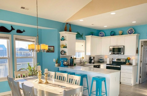 McCutcheon Field House | Ocean Panoramic view with Elevator and 4 bedrooms.