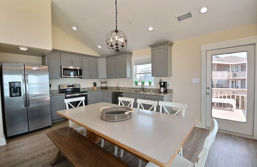 Buxton Cottage | Ocean Point- Incredible Ocean Views- Step onto the Beach! Community pool
