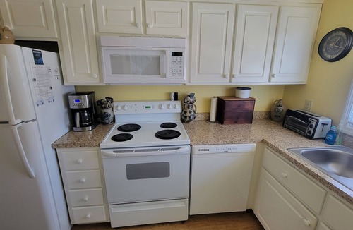Pine Knoll Shores Condo | Ocean Side Beach Condo in Family Friendly Community! Oceanfront pool!