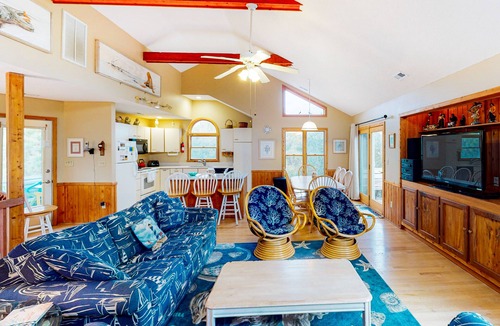 Corolla Village House | Ocean-side home with solar-heated pool & hot tub - dog-friendly