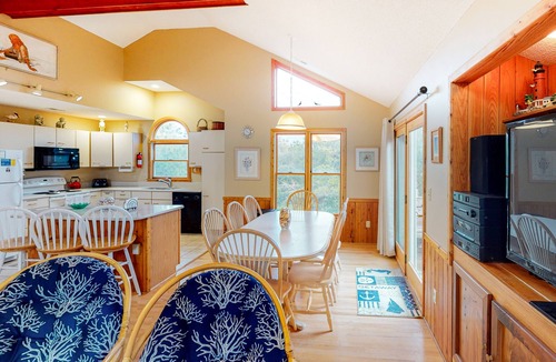 Corolla Village House | Ocean-side home with solar-heated pool & hot tub - dog-friendly