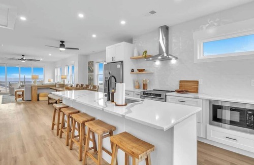North Carolina Coast House | Ocean View 5BR - Steps To Beach w/Parking/Elevator