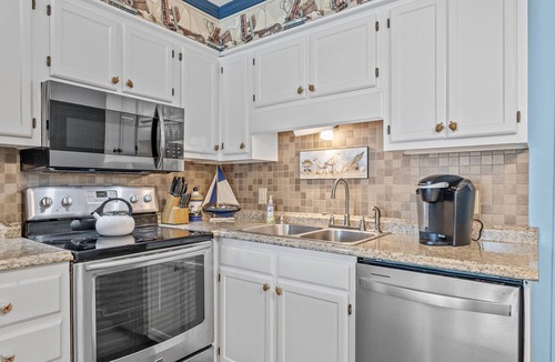 Morehead City Condo | Ocean-view condo with beach access, WiFi, pool, washer/dryer, & AC