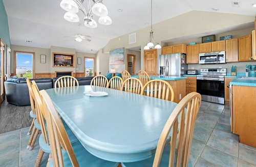 South Nags Head House | 🏖 Ocean Views! 🌅Heated Pool, 🎯Game Room, 💦Hot Tub, Mini Golf & Steps to Sand